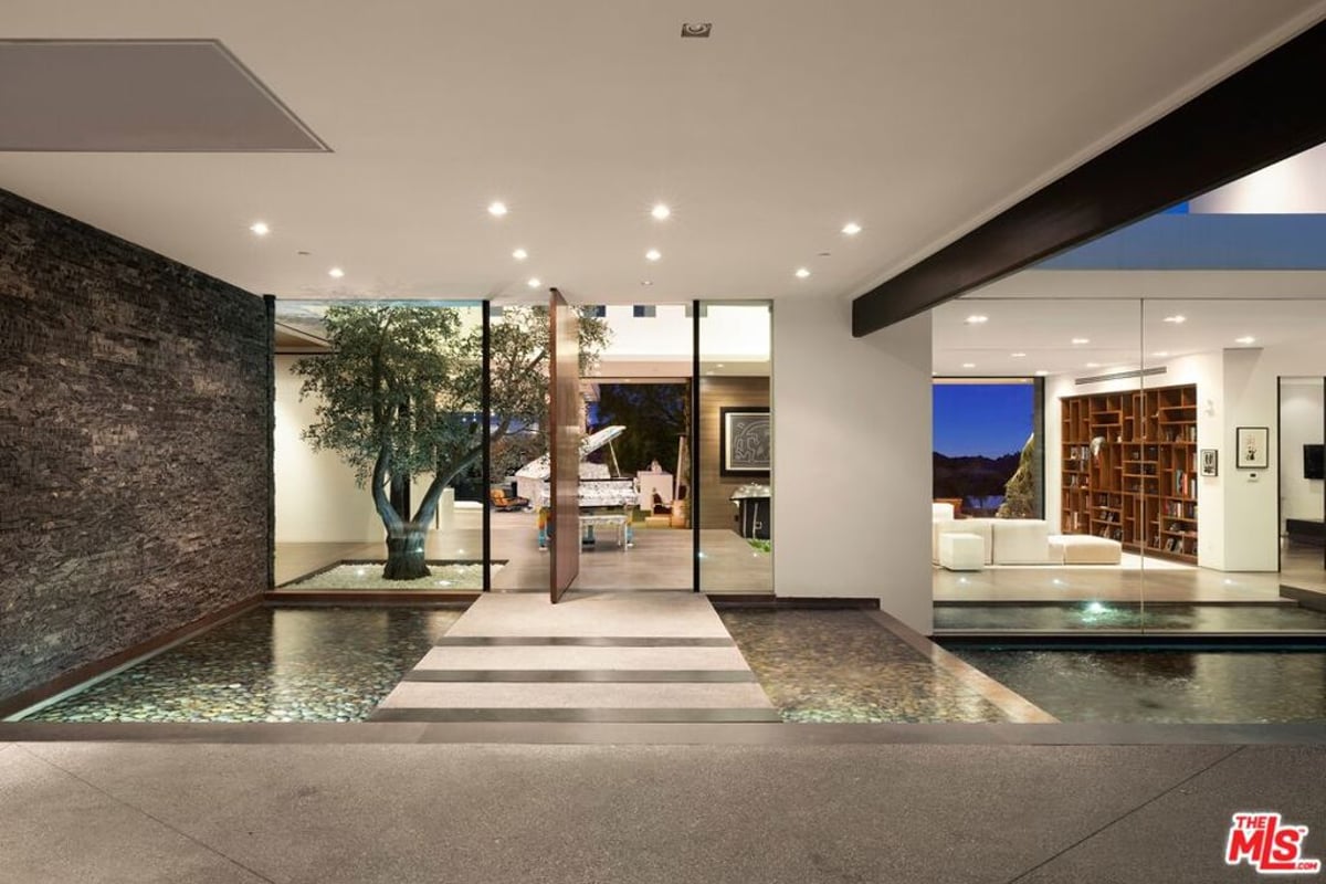 3000 Benedict Canyon Drive, Beverly Hills, CA 90210 — photo 1 of 25