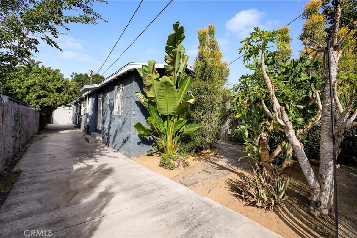 8917 Beach Street, Los Angeles, CA 90002 — photo 1 of 25