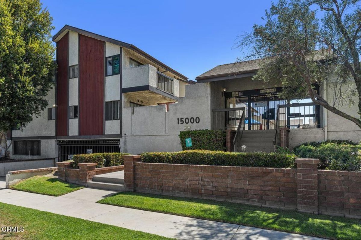15000 Halldale Avenue 212, Gardena, CA 90247 — photo 1 of 18