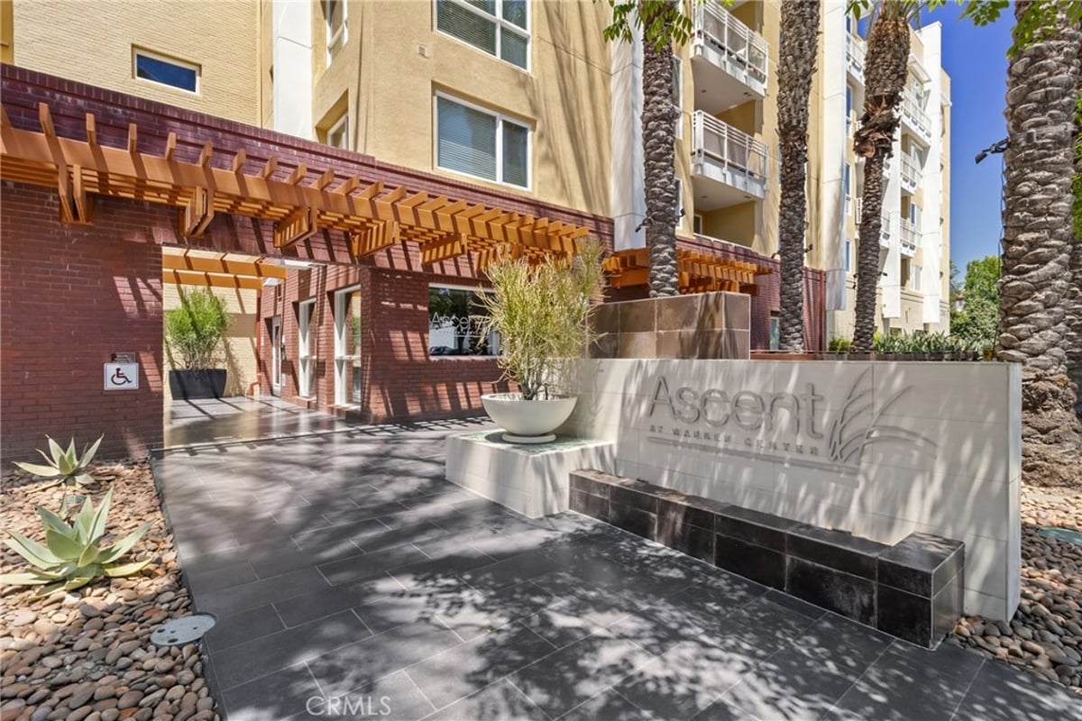 21301 Erwin Street 511, Woodland Hills, CA 91367 — photo 1 of 45