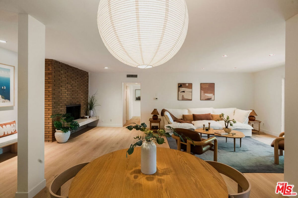 6251 Coldwater Canyon Avenue 205, Los Angeles, CA 91606 — photo 1 of 33