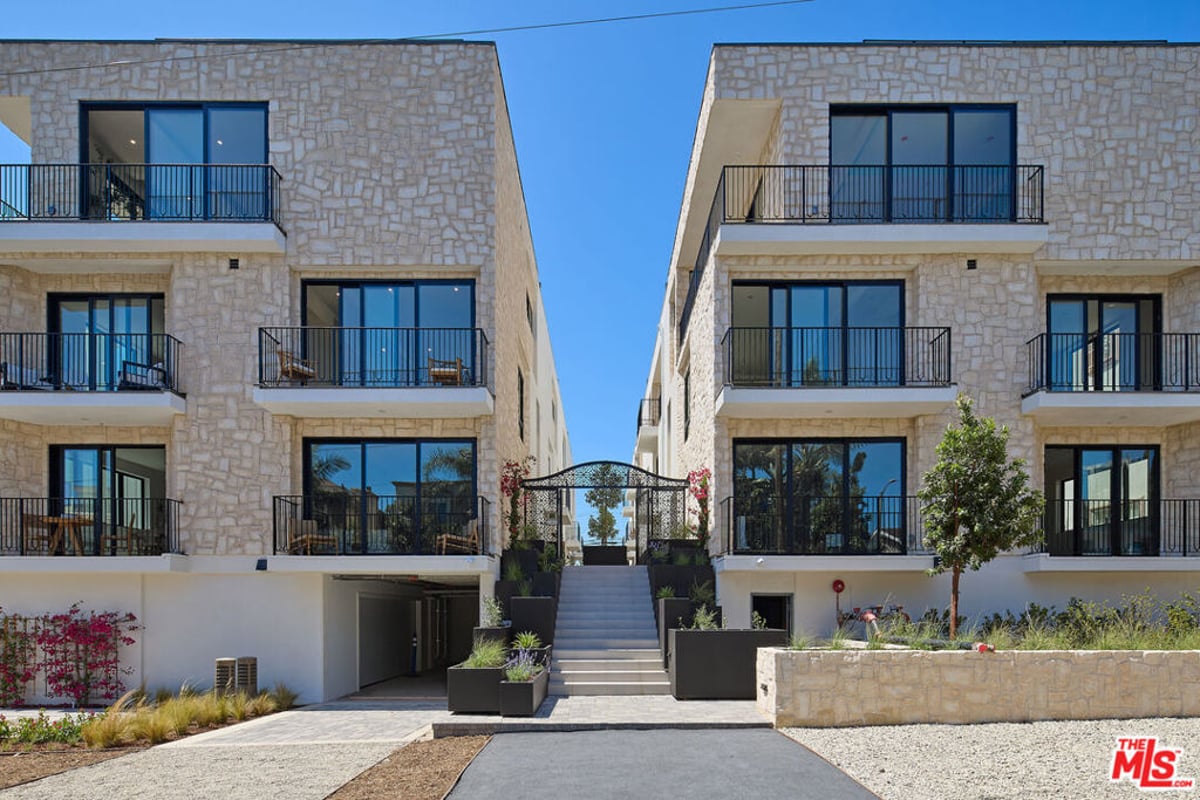 11967 Mayfield Ave 105, Los Angeles, CA 90049 — photo 1 of 59