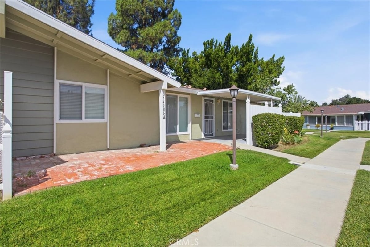 19208 Avenue Of The Oaks G, Newhall, CA 91321 — photo 1 of 23