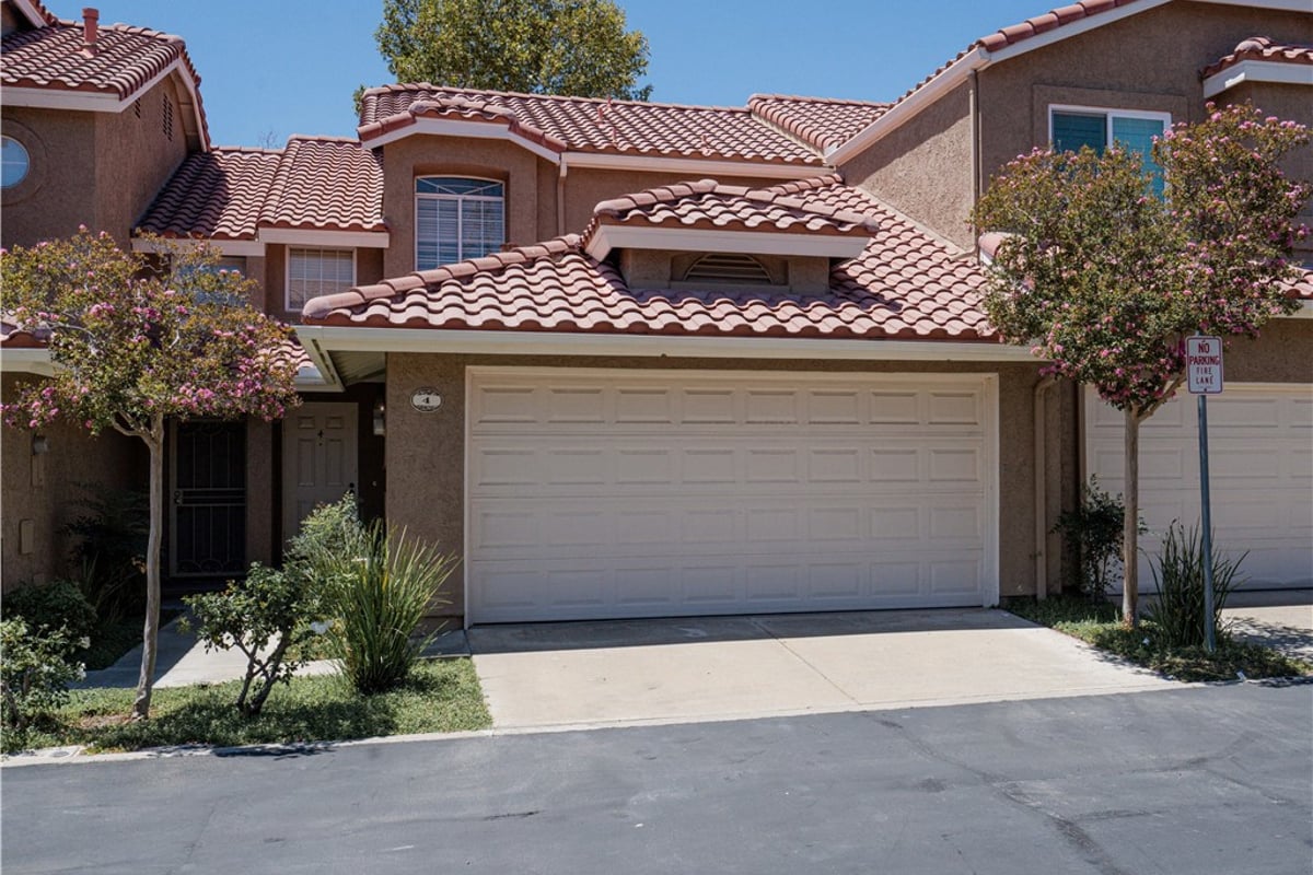 28102 Bob White Circle 4, Saugus, CA 91350 — photo 1 of 18