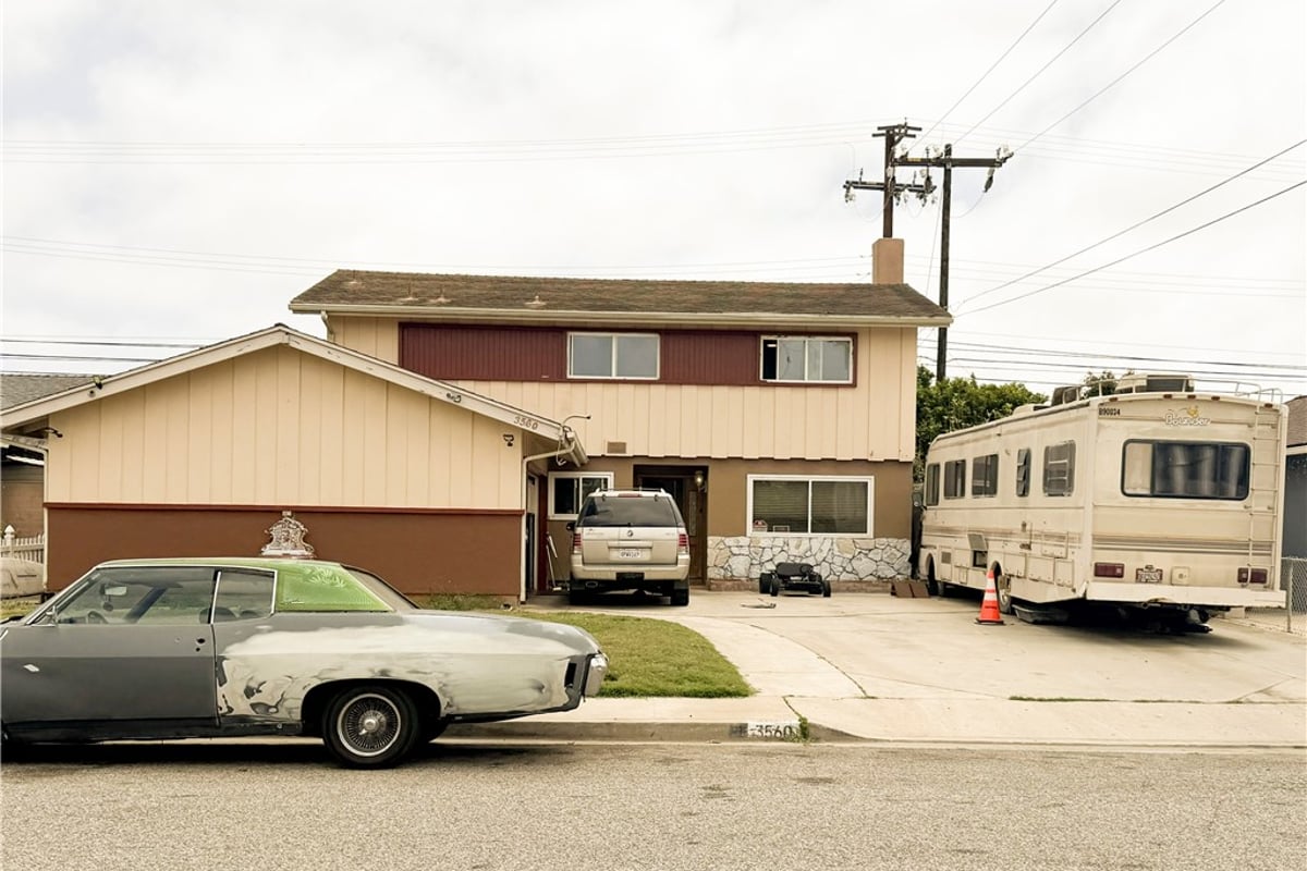 3560 San Simeon Avenue, Oxnard, CA 93033 — photo 1 of 19