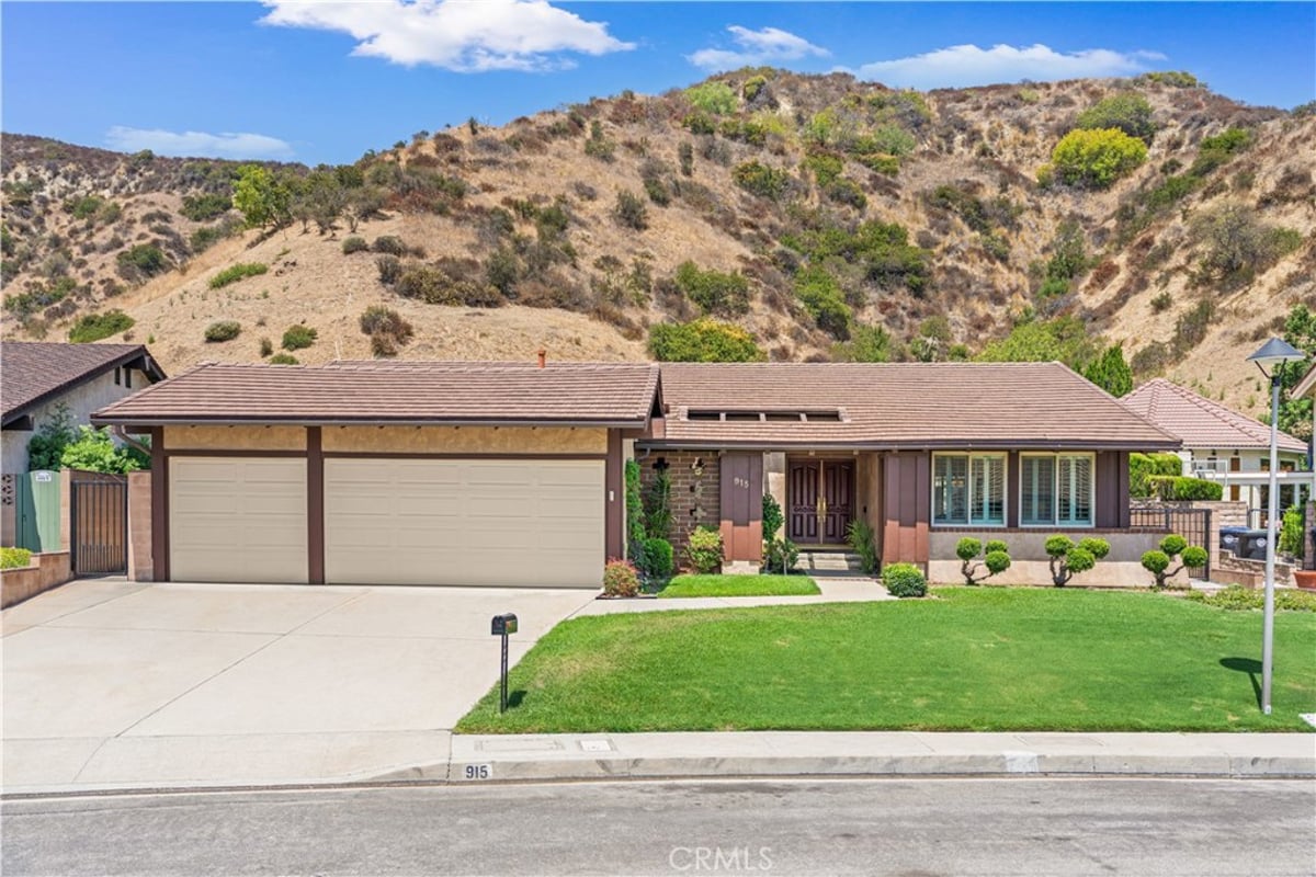 915 Kilmary, Glendale, CA 91207 — photo 1 of 40