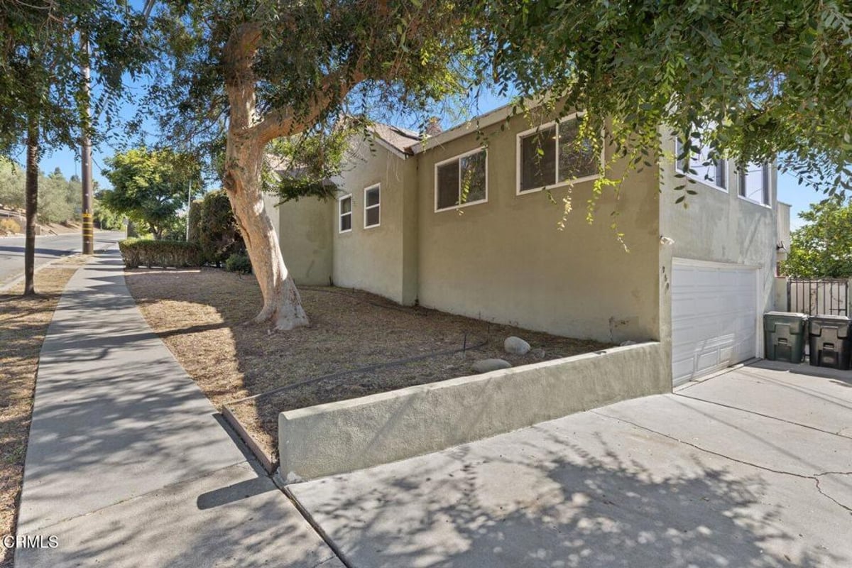 950 N 10th Street, Santa Paula, CA 93060 — photo 1 of 34