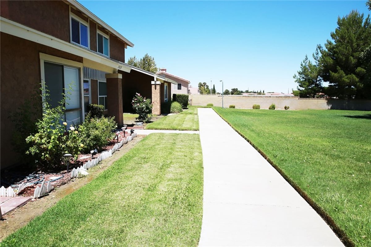 2829 W Avenue J4, Lancaster, CA 93536 — photo 1 of 22