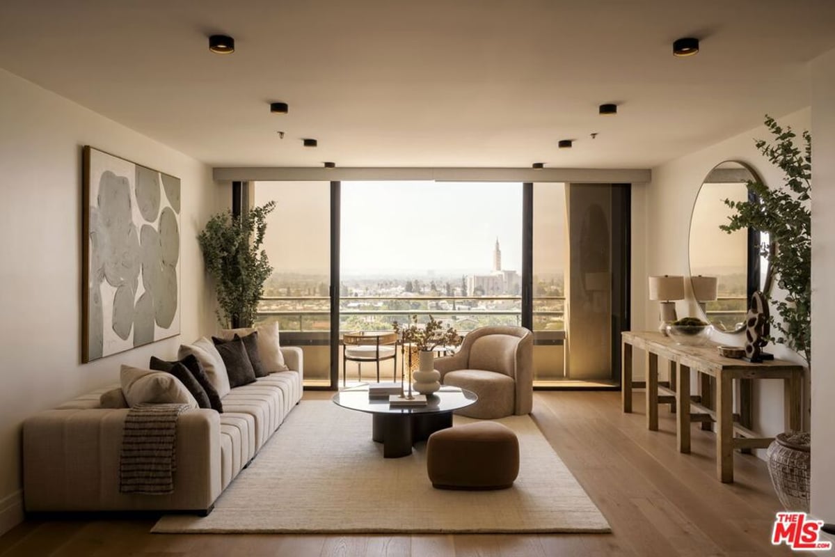 10660 Wilshire Boulevard 1208, Los Angeles, CA 90024 — photo 1 of 23