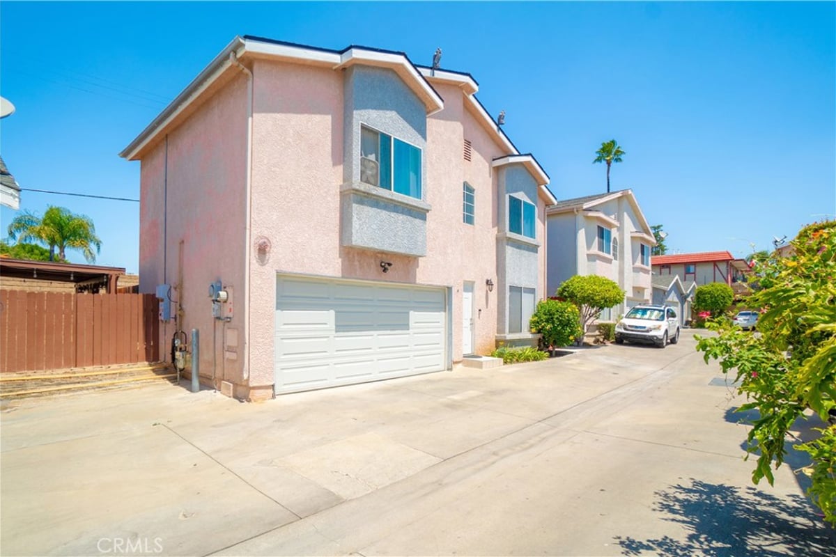 12120 Terra Bella, Pacoima, CA 91331 — photo 1 of 39