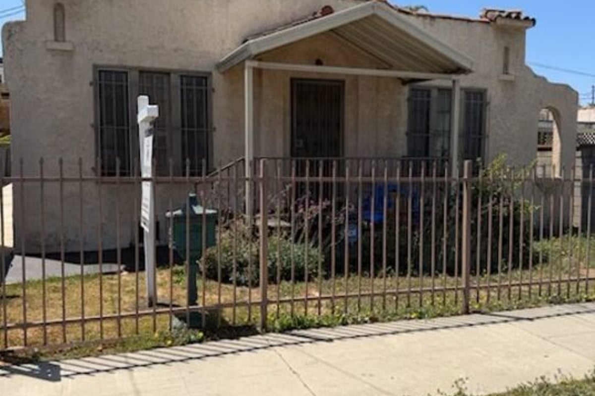 4014 W 30th Street, Los Angeles, CA 90016 — photo 1 of 4