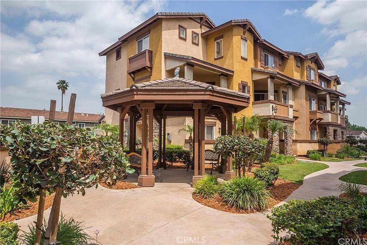 521 N Lark Ellen A, Covina, CA 91722 — photo 1 of 10