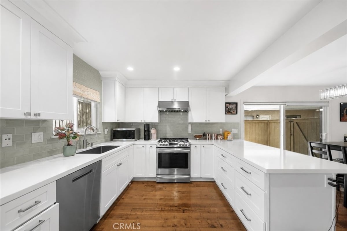 612 Wilcox Avenue, Los Angeles, CA 90004 — photo 1 of 44