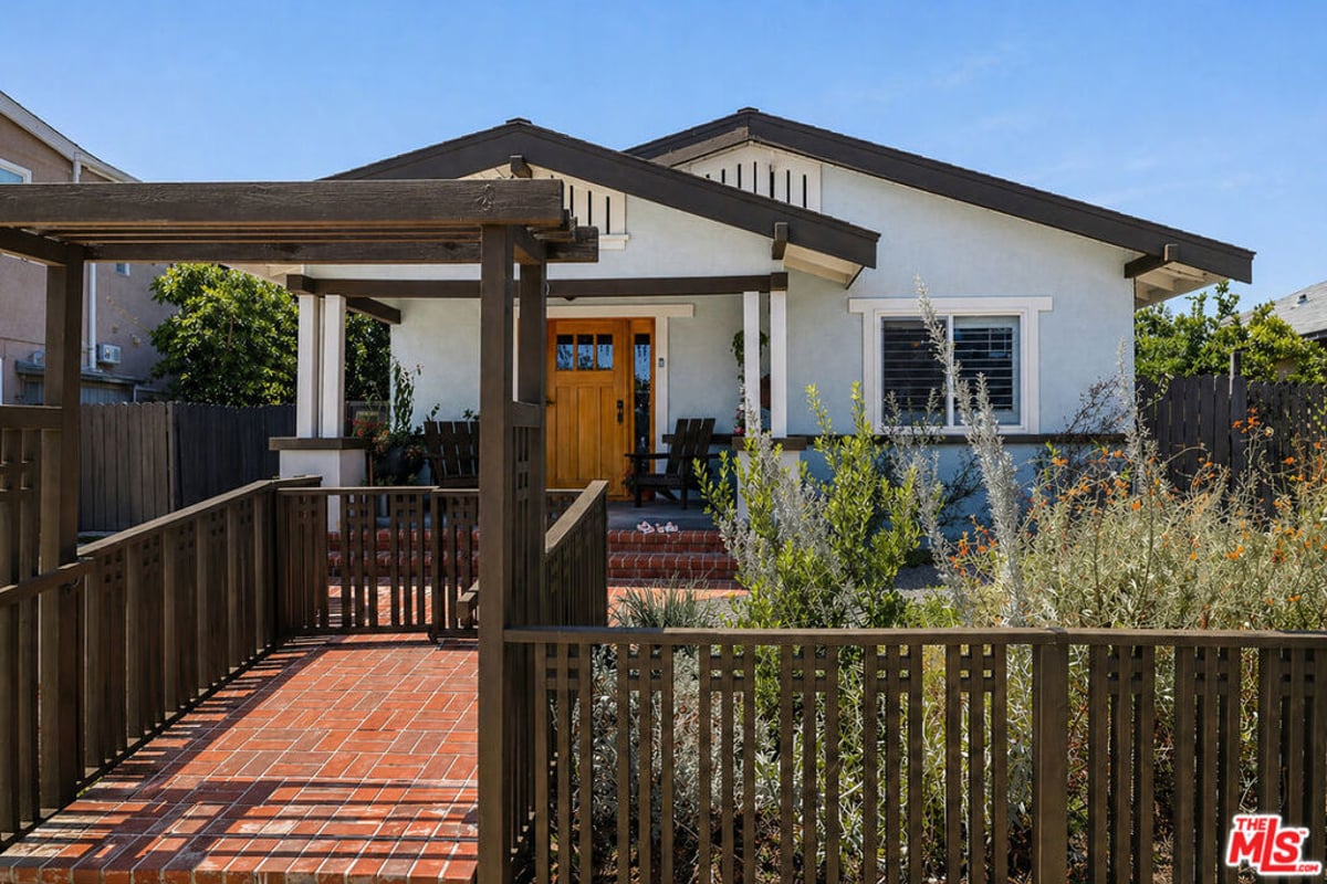 933 Walnut Avenue, Long Beach, CA 90813 — photo 1 of 26