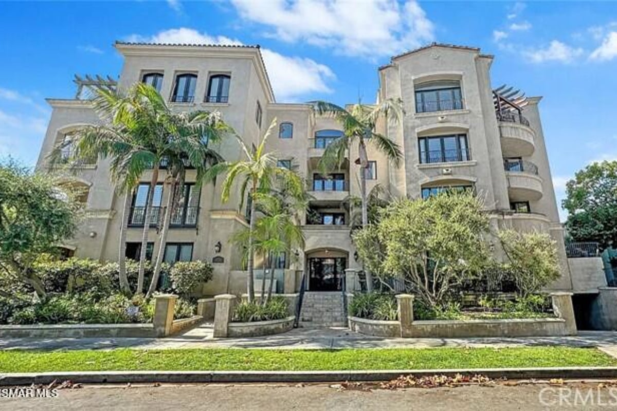 12050 Guerin Street 202, Studio City, CA 91604 — photo 1 of 17