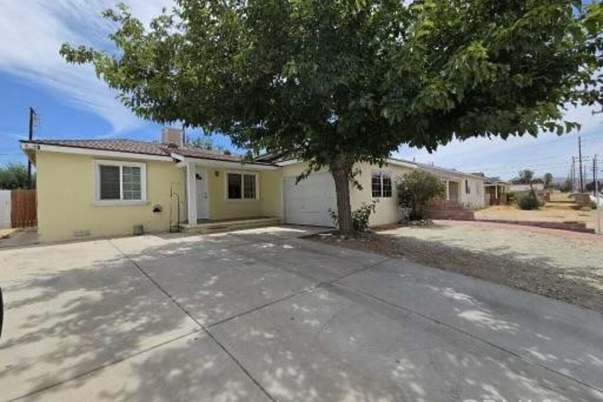 1510 E Avenue R, Palmdale, CA 93550 — photo 1 of 28