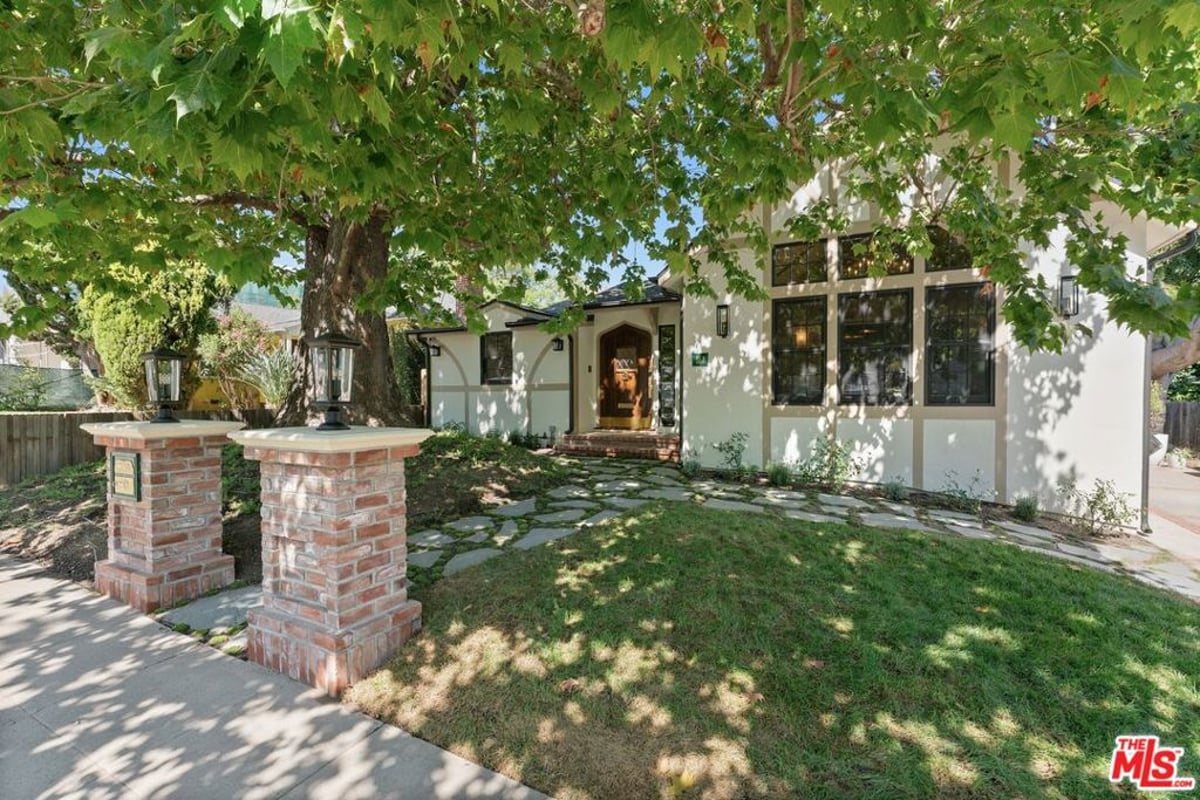 224 N Bowling Green Way, Los Angeles, CA 90049 — photo 1 of 73
