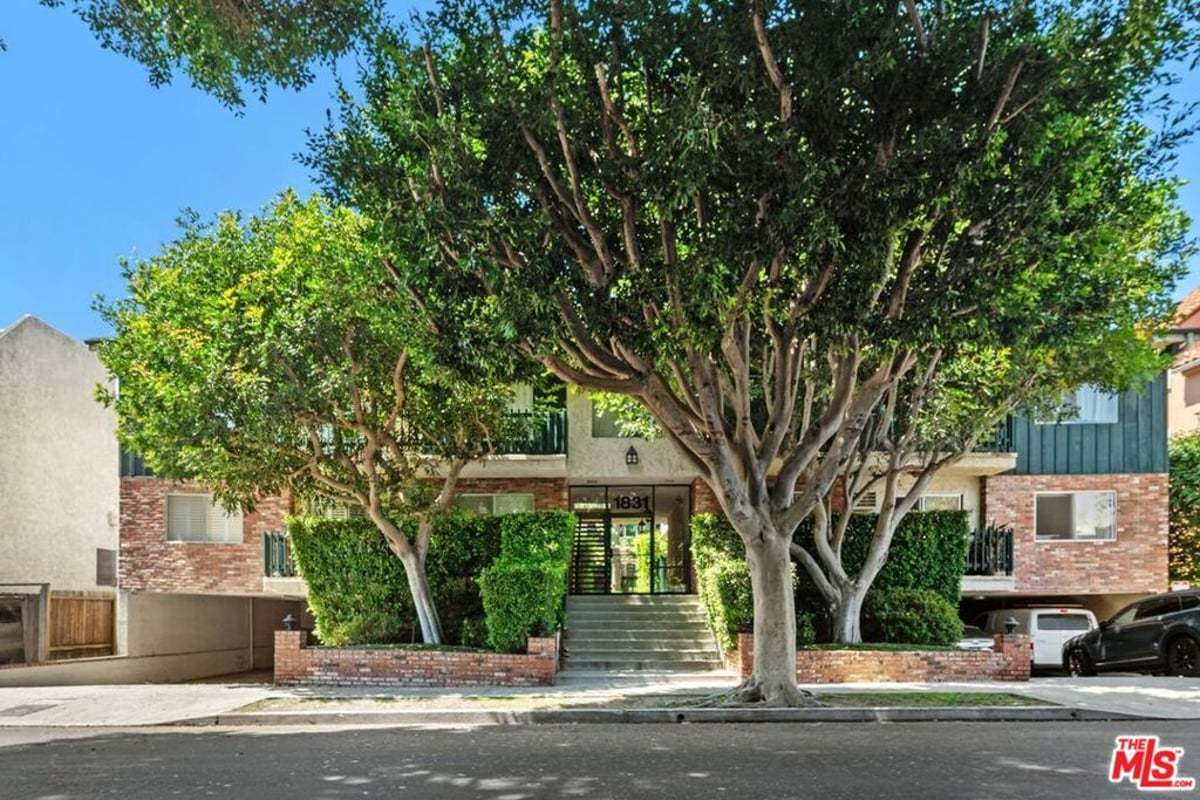 1831 Barry Avenue 3, Los Angeles, CA 90025 — photo 1 of 24