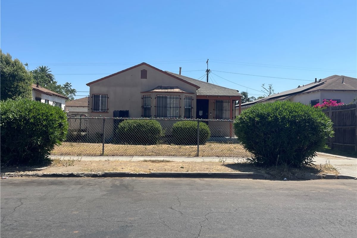 408 E 118th, Los Angeles, CA 90061 — photo 1 of 13