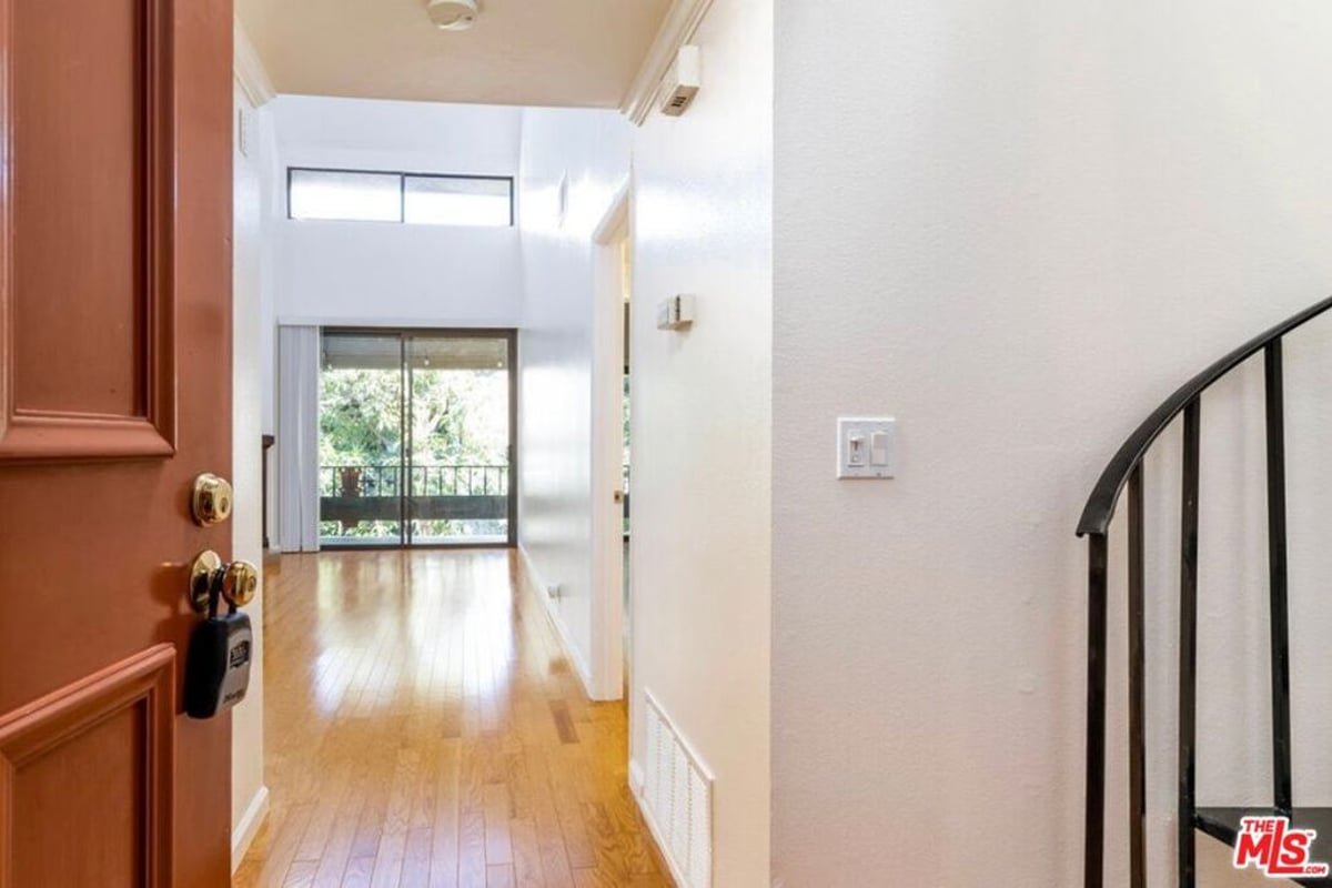 8675 Falmouth Avenue 315, Los Angeles, CA 90293 — photo 1 of 13