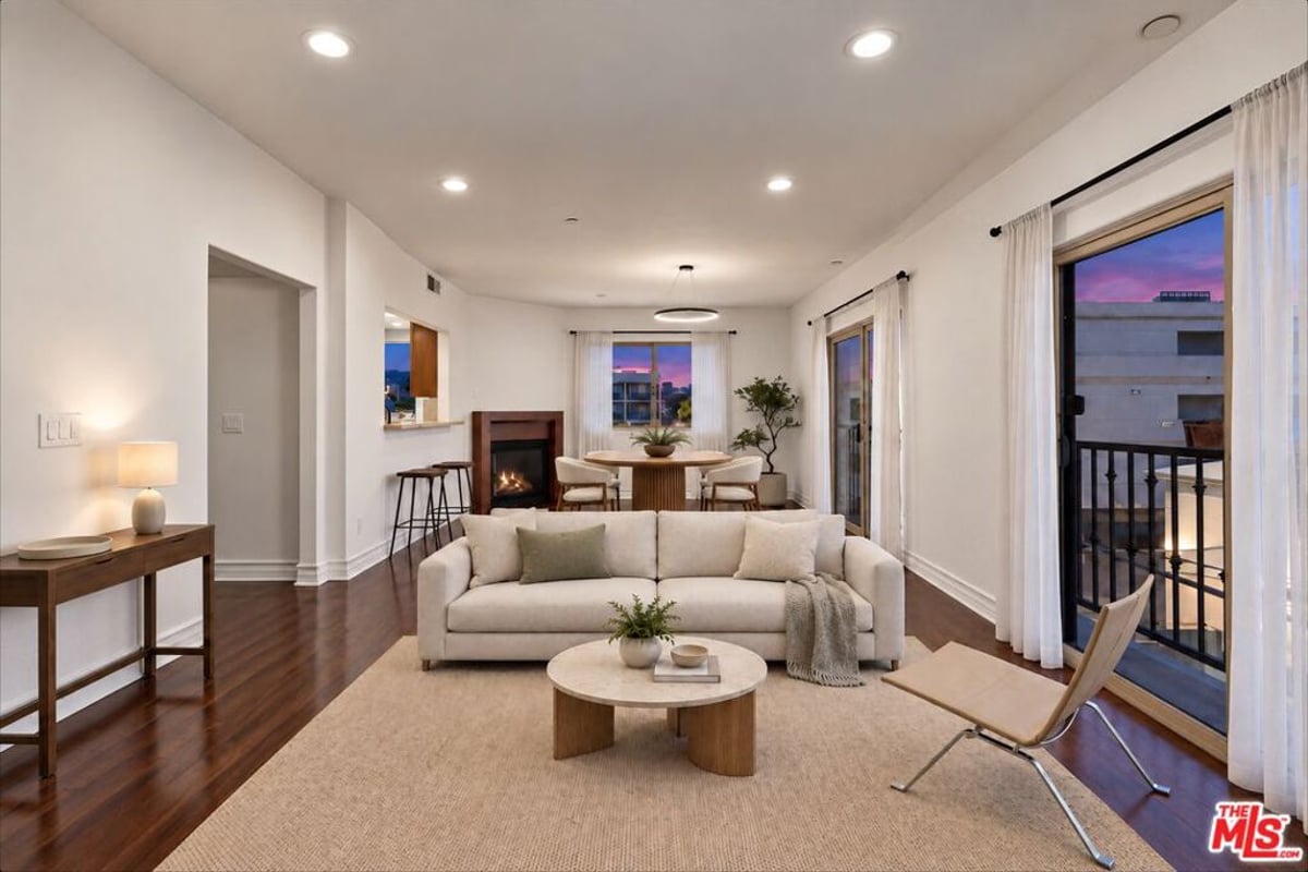 936 N Hudson Avenue 302, Los Angeles, CA 90038 — photo 1 of 17