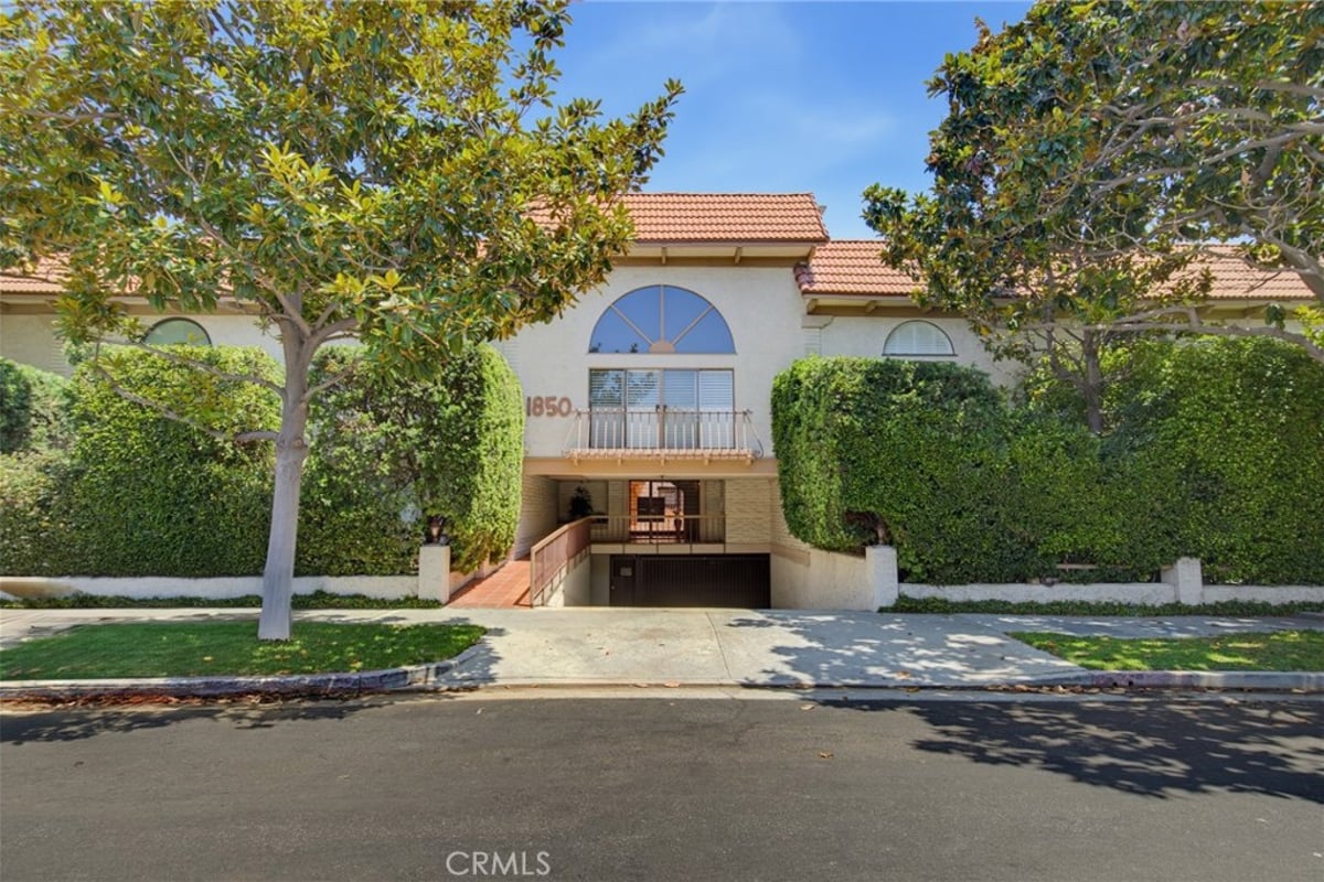 1850 Midvale Avenue 13, Los Angeles, CA 90025 — photo 1 of 38