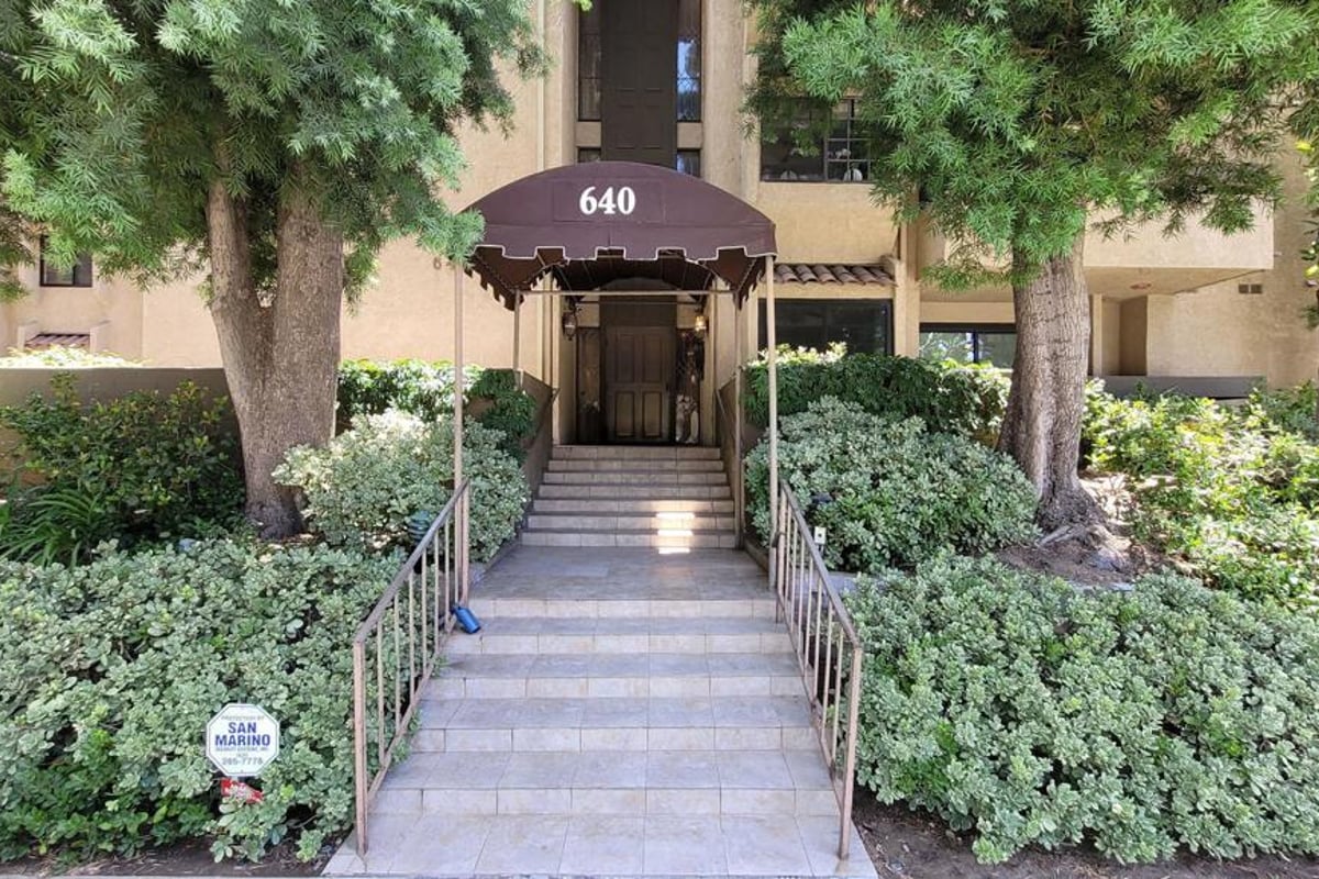 640 S Lake 204, Pasadena, CA 91106 — photo 1 of 25