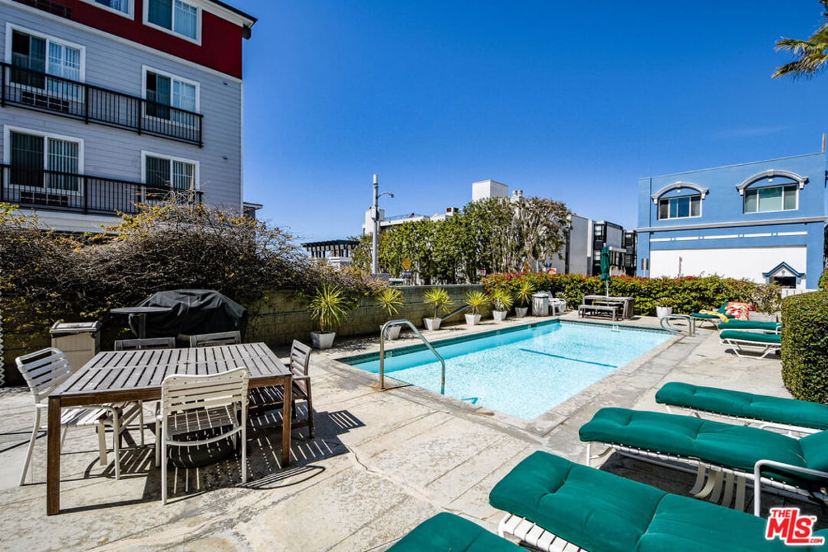 22 Navy Street 103, Venice, CA 90291 — photo 1 of 30