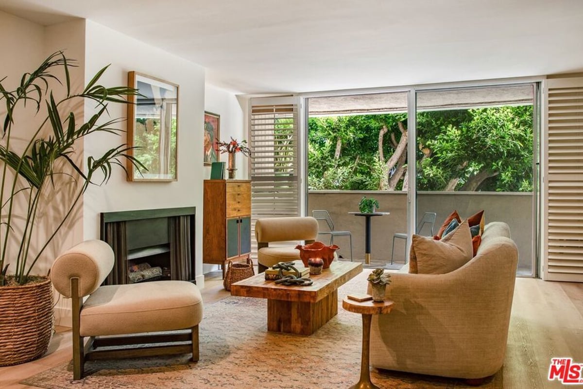 11645 Montana Avenue 101, Los Angeles, CA 90049 — photo 1 of 24