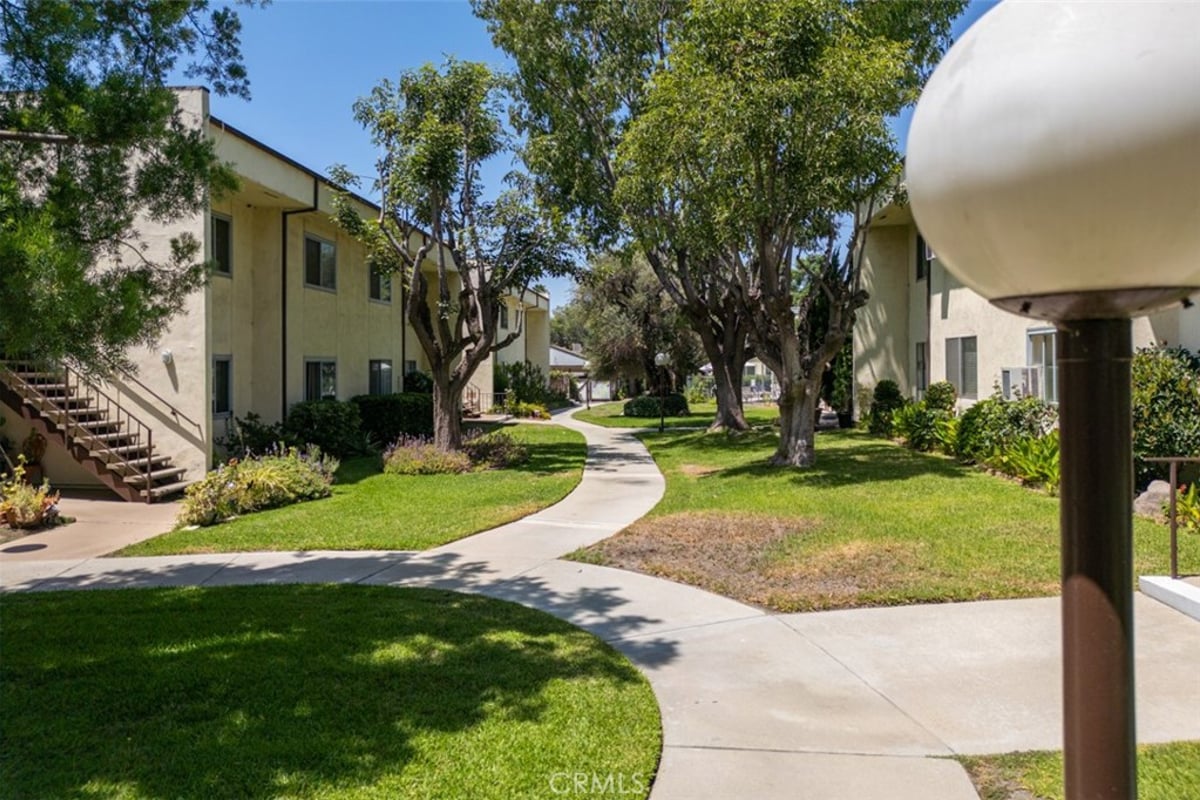 11813 Runnymede Street 28, North Hollywood, CA 91605 — photo 1 of 31