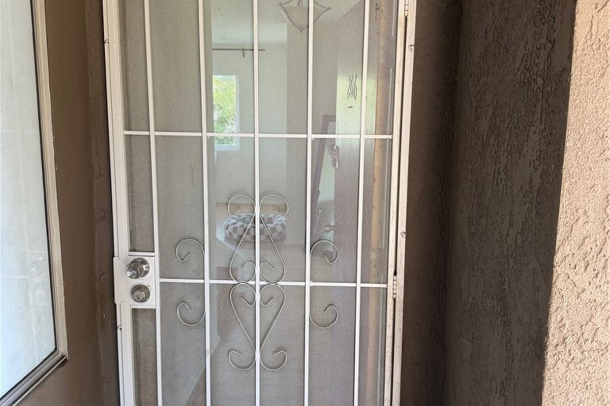 725 Coronado 206, Long Beach, CA 90804 — photo 1 of 14