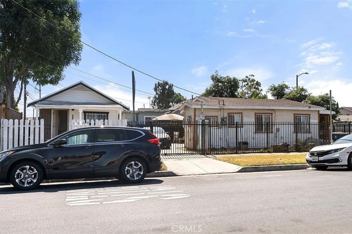 1161 6624 W 67 street, Los Angeles, CA 90044 — photo 1 of 11