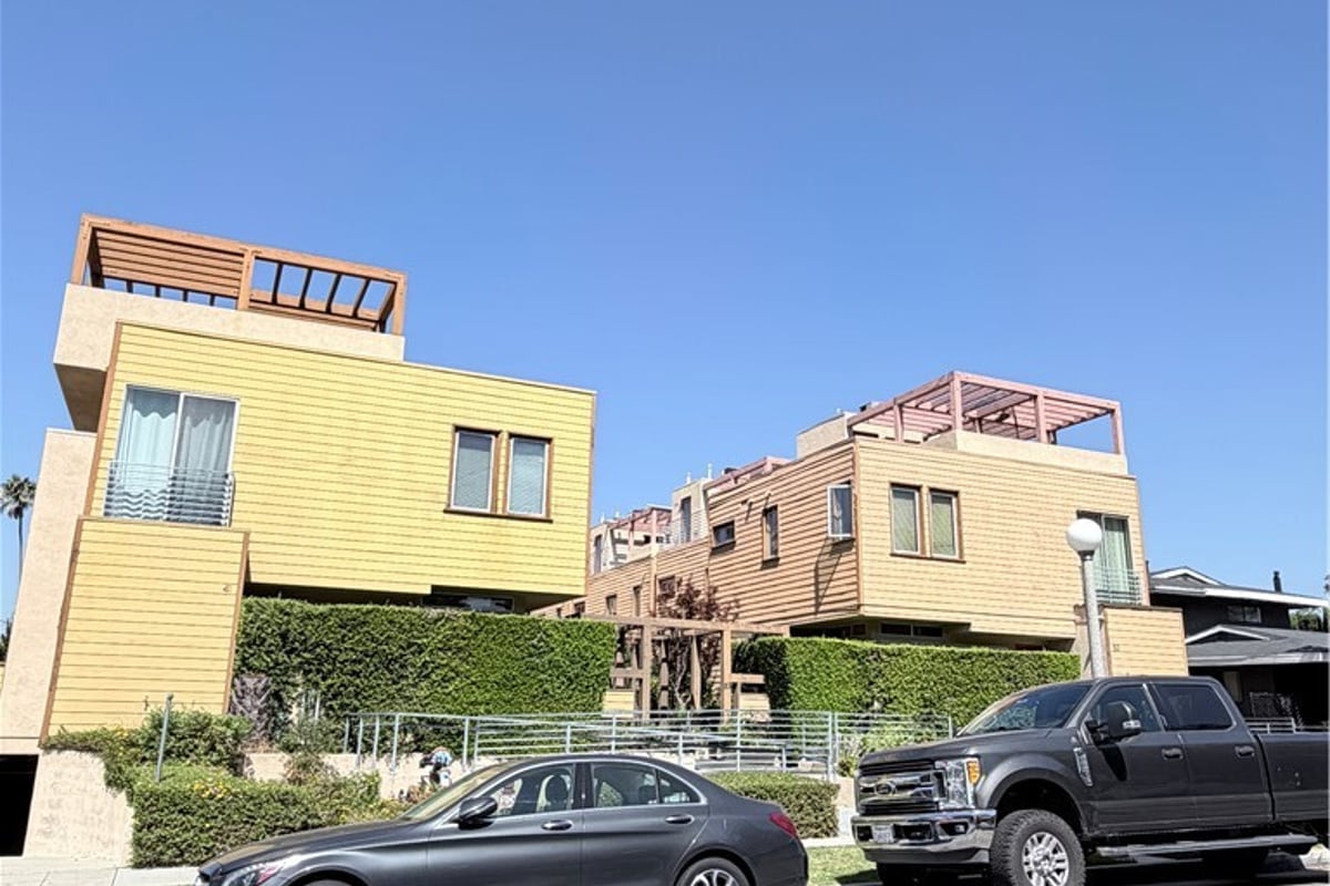 41 N Oak 4, Pasadena, CA 91107 — photo 1 of 27