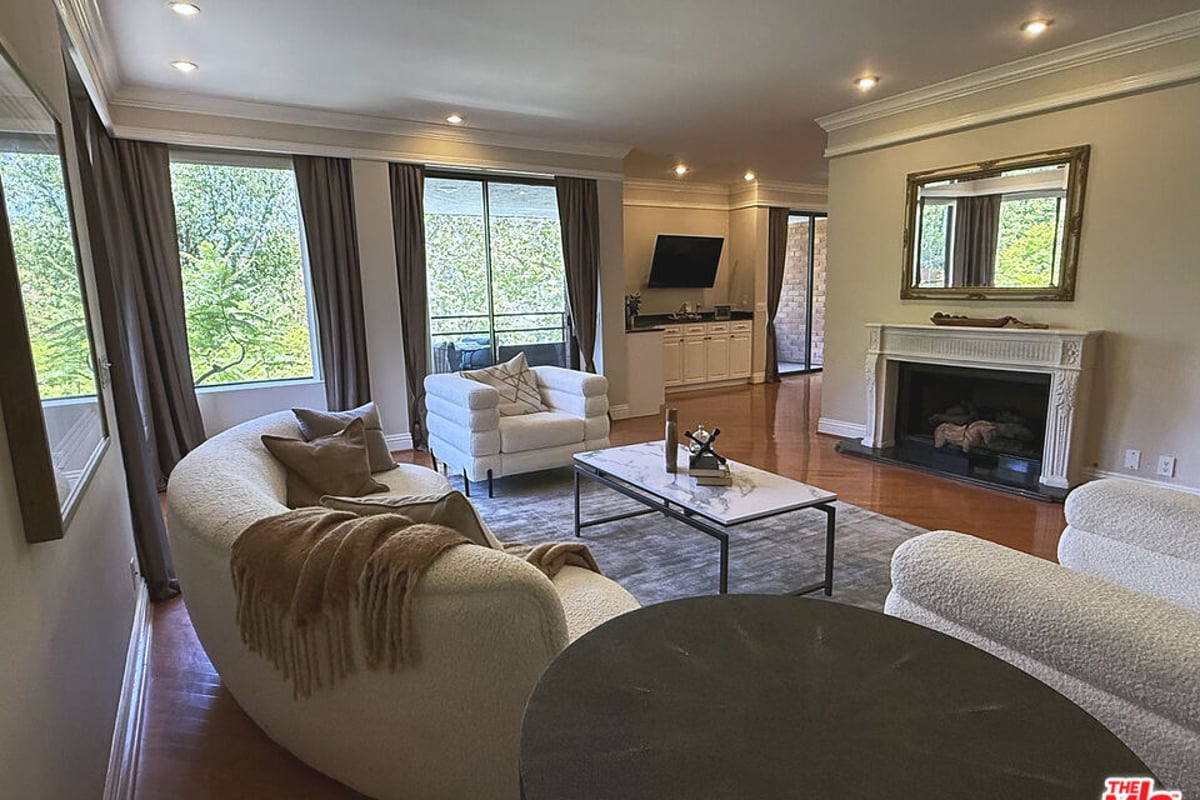 4752 Park Encino Lane 212, Encino, CA 91436 — photo 1 of 30