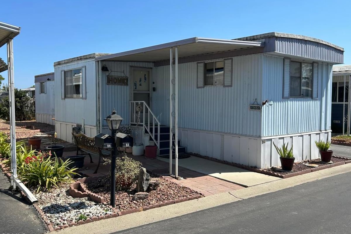 93 Pansy Place 93, Ventura, CA 93004 — photo 1 of 22