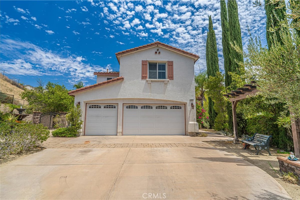 29164 Harmony Way, Saugus, CA 91390 — photo 1 of 37