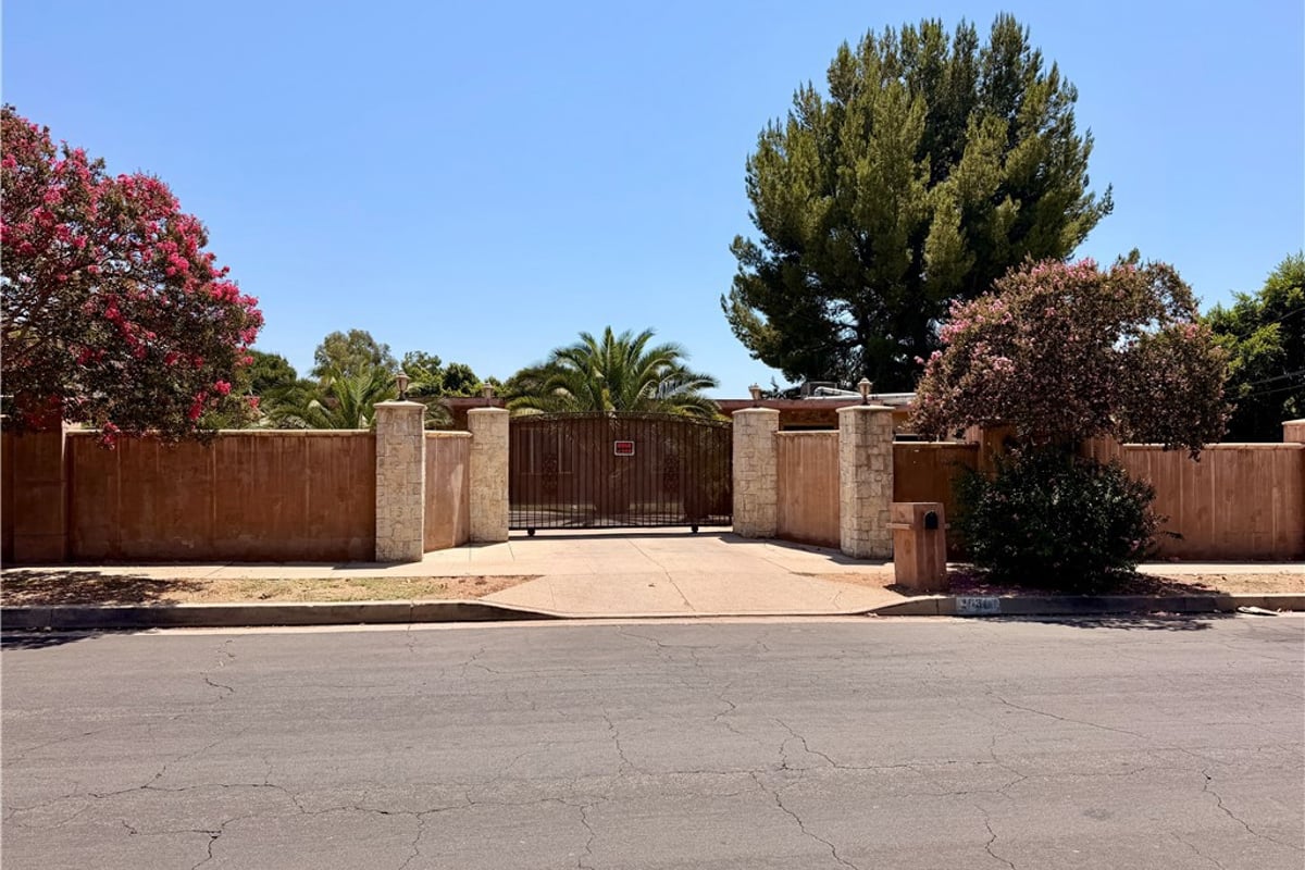 15314 Cobalt, Sylmar, CA 91342 — photo 1 of 9