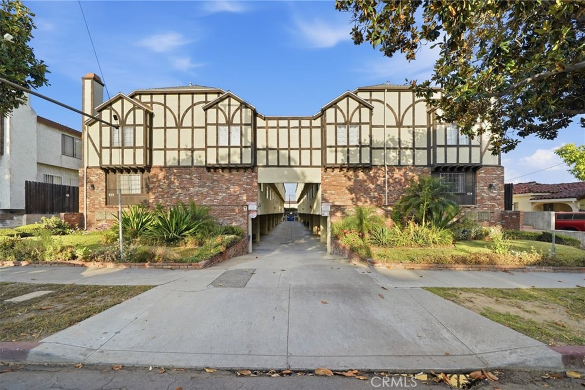 824 S Stoneman Avenue 16, Alhambra, CA 91801 — photo 1 of 26