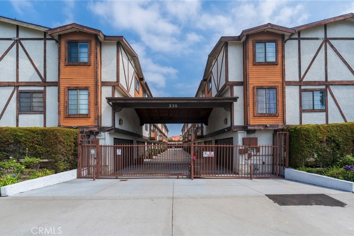 535 E 223rd Street 16, Carson, CA 90745 — photo 1 of 28