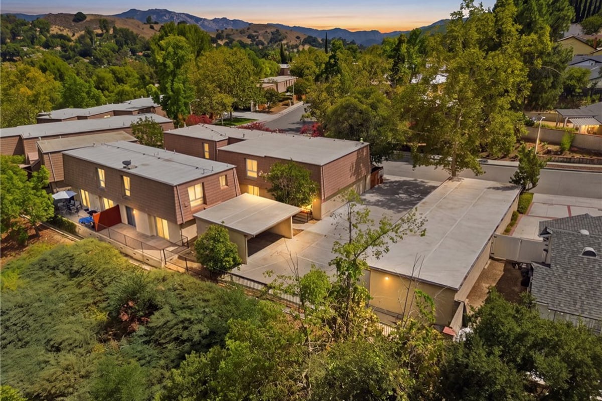 27511 Endeavor St, Agoura Hills, CA 91301 — photo 1 of 42