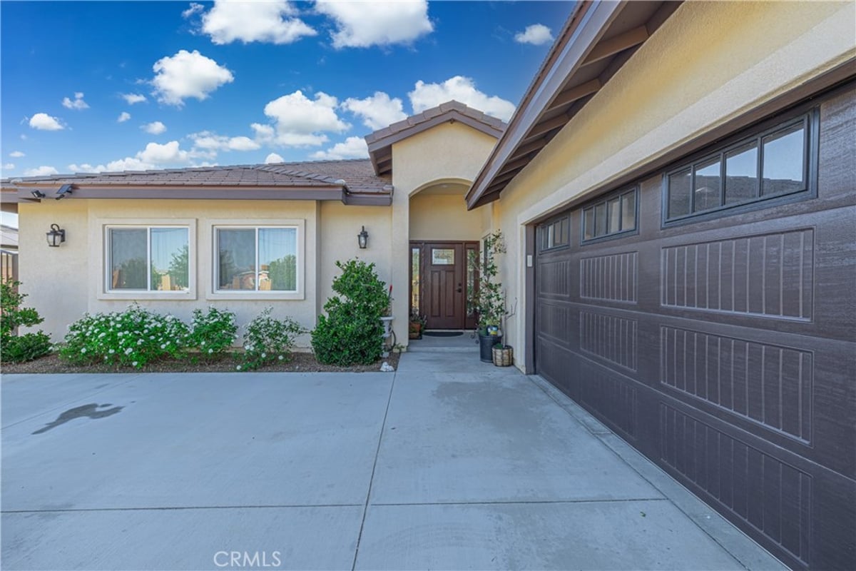 42620 25th W, Lancaster, CA 93536 — photo 1 of 40