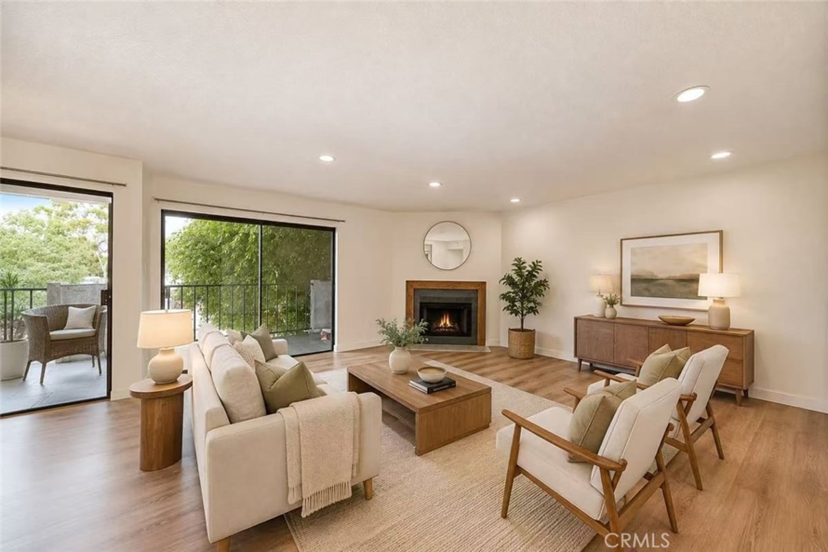 605 Redondo Avenue 203, Long Beach, CA 90814 — photo 1 of 34