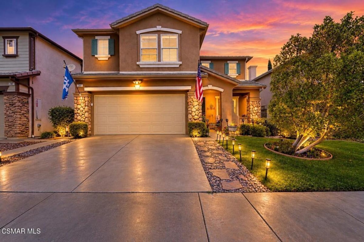 237 Galway Lane, Simi Valley, CA 93065 — photo 1 of 33