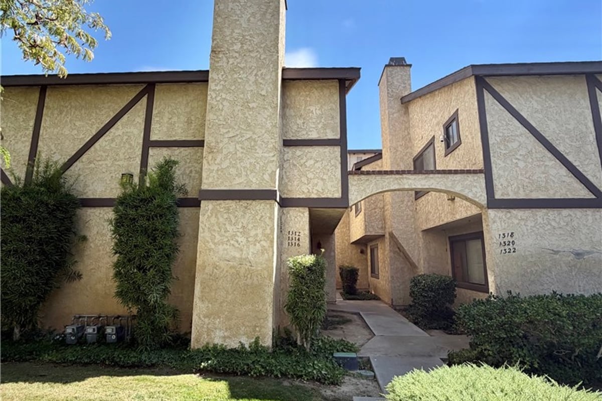 1316 W Avenue J4, Lancaster, CA 93534 — photo 1 of 22