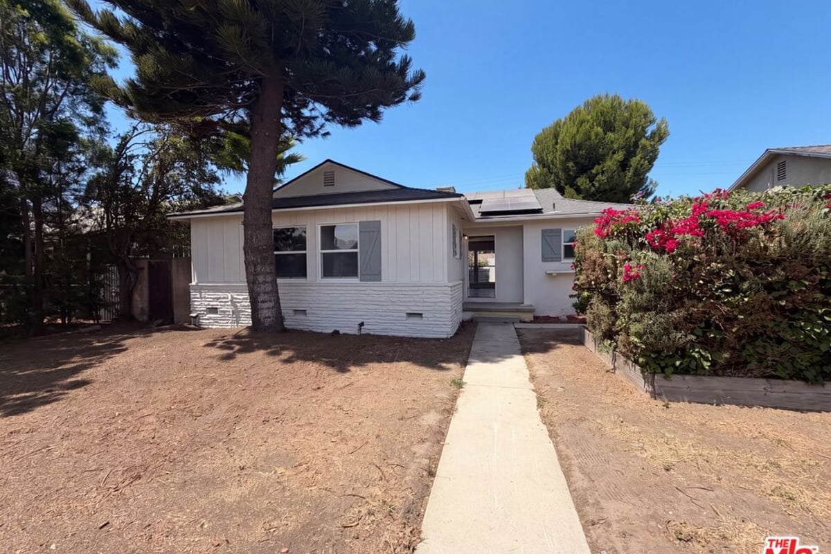 8015 Aldea Avenue, Los Angeles, CA 91406 — photo 1 of 28