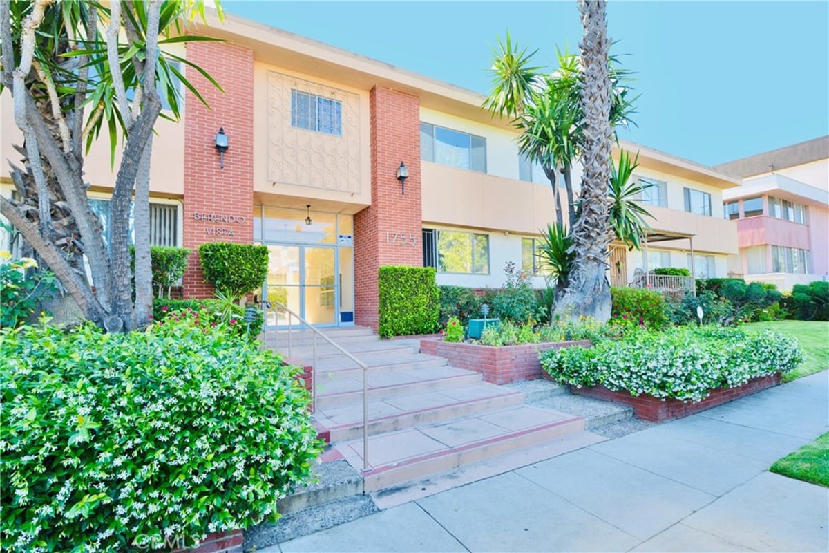 1755 N Berendo 28, Los Angeles, CA 90027 — photo 1 of 23