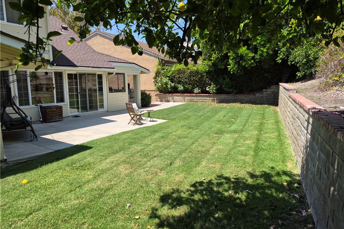 2100 Shady Brook dr, Thousand Oaks, CA 91362 — photo 1 of 22