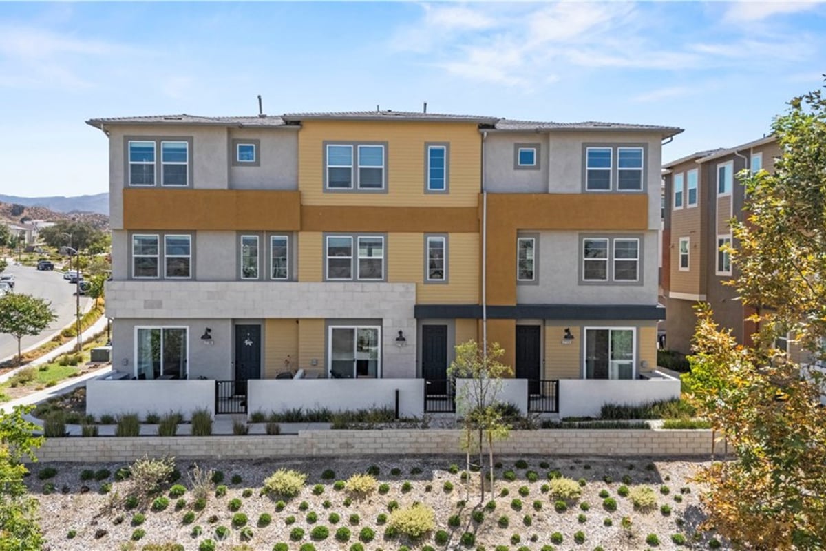 27105 Valley Oak, Valencia, CA 91381 — photo 1 of 41