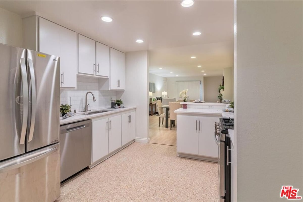 1940 N Highland Avenue 42, Los Angeles, CA 90068 — photo 1 of 40