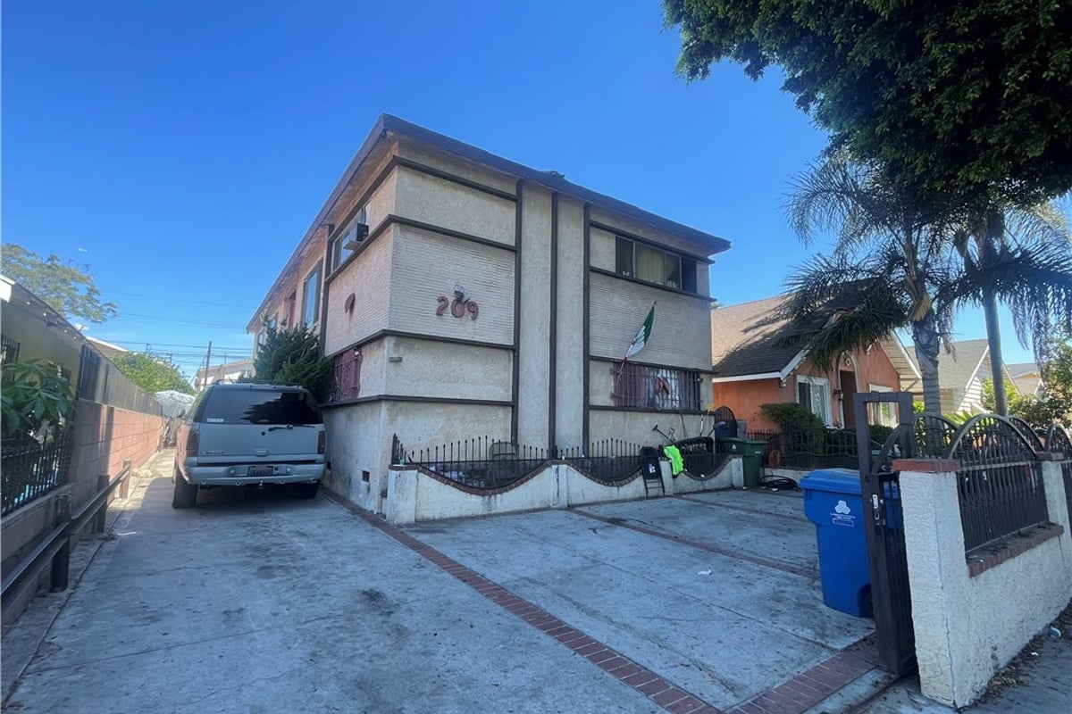 209 E 62nd, Los Angeles, CA 90003 — photo 1 of 1